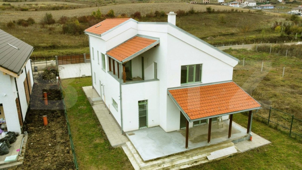 Casă individuală, 172mp, teren 958 mp, în Chinteni