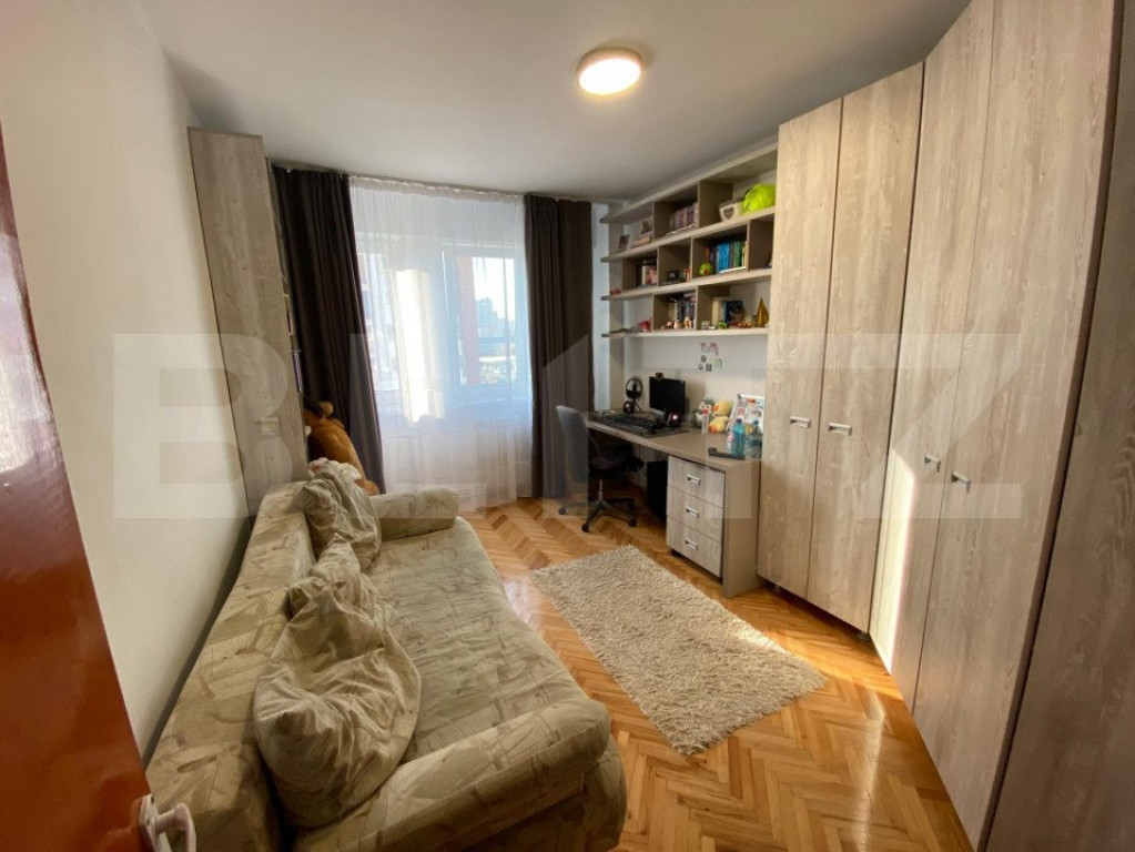 Apartament 2 camere decomandate, etaj intermediar, zona Zori