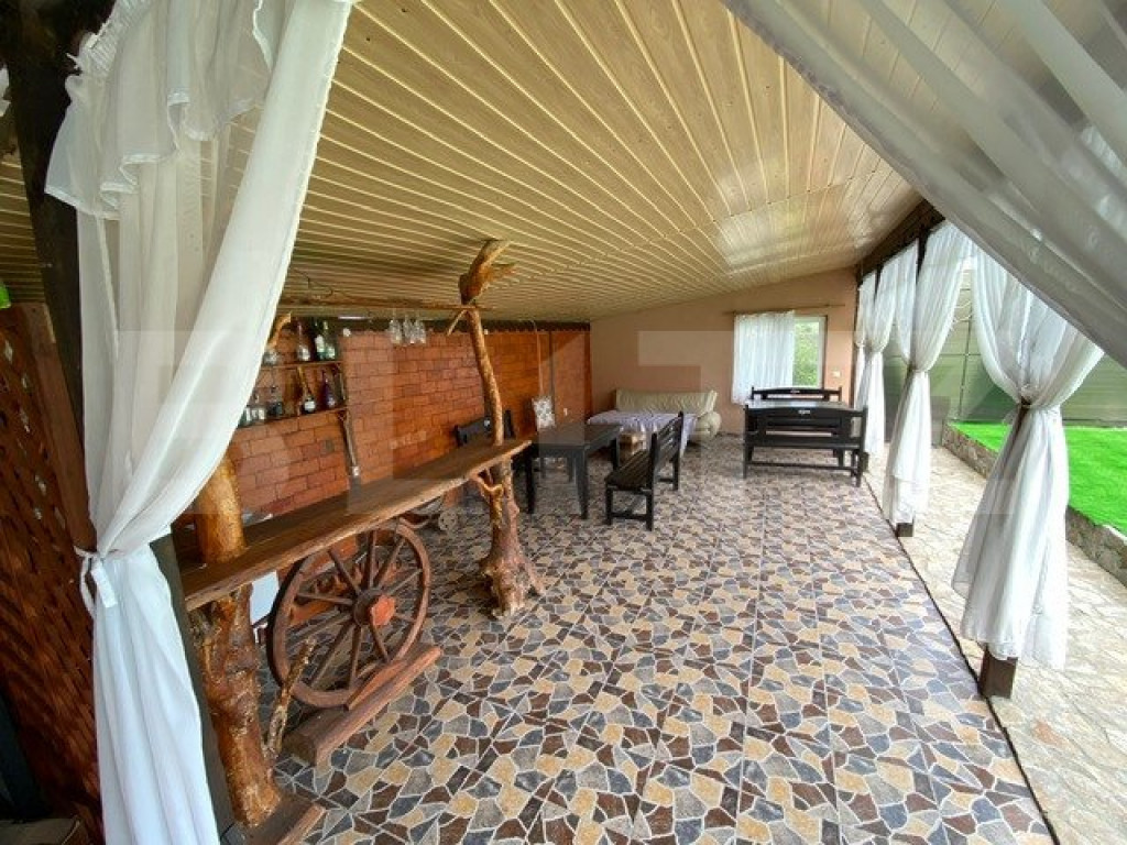 Casa ultra finisată și mobilata cu 3 camere 1 living și o