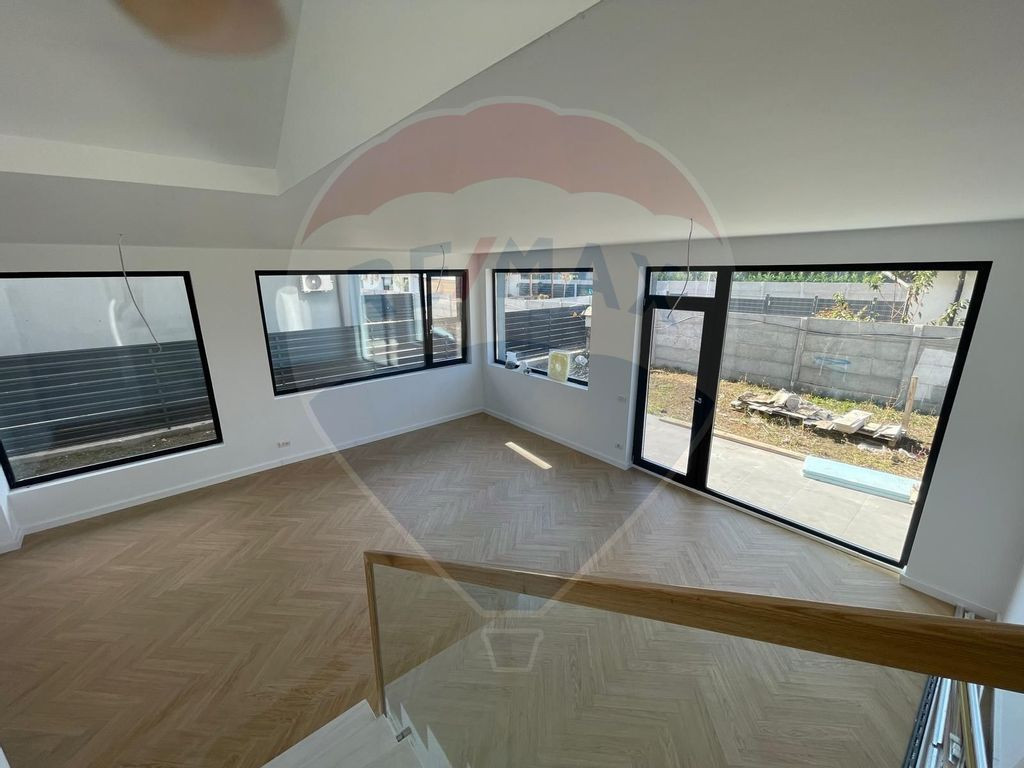 Casă / Vilă Individuala 4 Camere in Complex Tunari