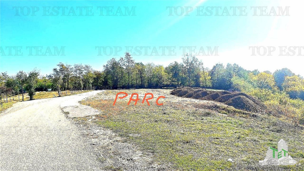 Teren de , 1500 mp, platou montan, cu toate utilitatile, zo