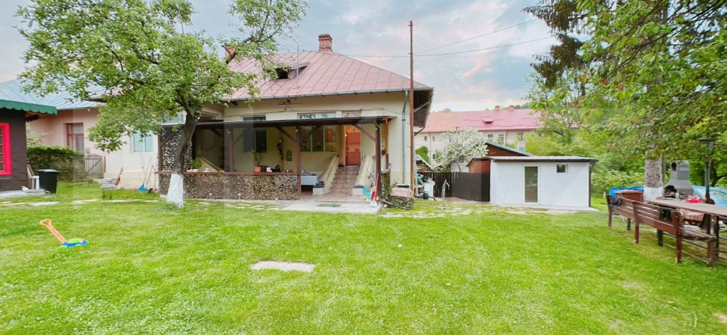 Casa in Moreni (exterior Vest) si 2000 mp de teren