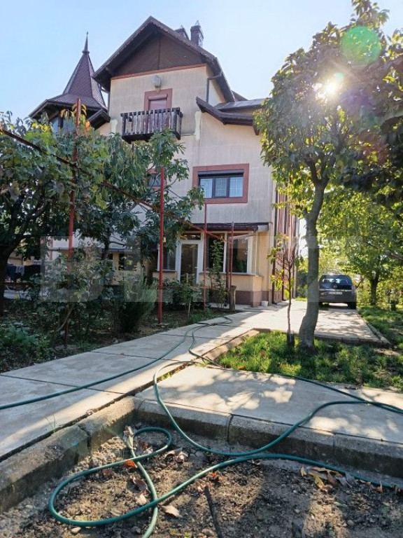 Villa deosebita 6 camere,central Paulesti teren 1150mp compl