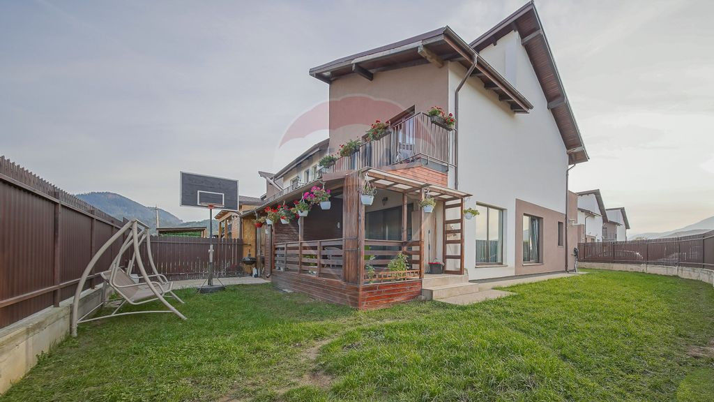 Casă modernă cu grădină și priveliște în Săcele -...