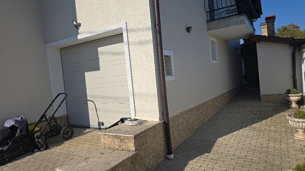 Vand casa noua in Deva, Zavoi, P+M, partea de jos, mobilata, utilata