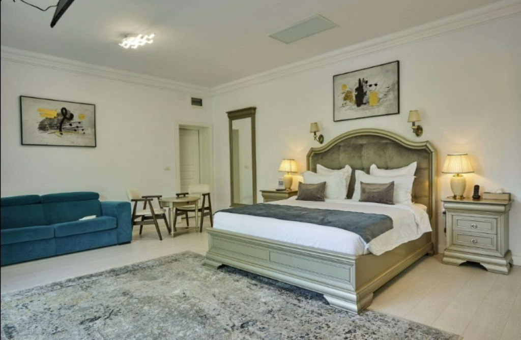 Double Loft King - Window, Garden View