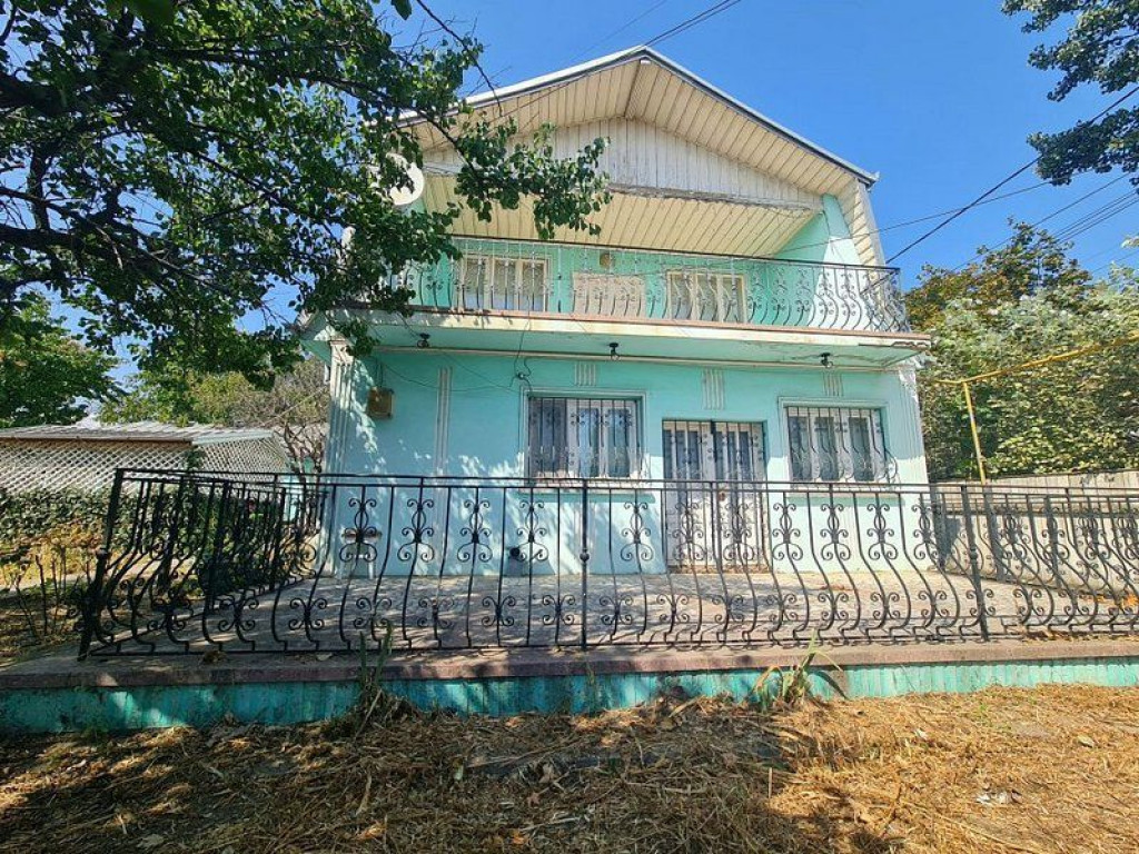 Casa in comuna Cazasu