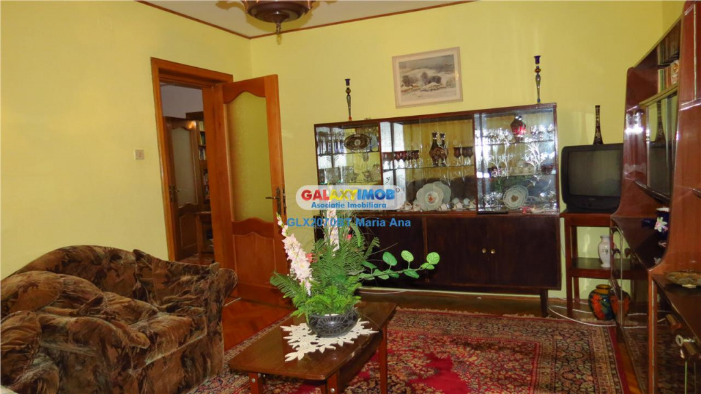 Apartament 3 camere,etaj1, cu garaj boxa beci, zona Armoniei