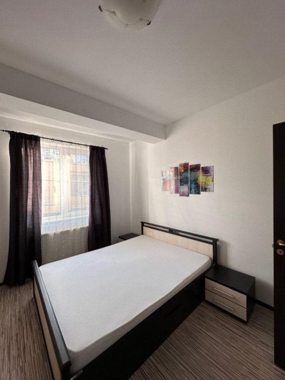 Apartament de 2 camere situat în zona TROCADERO