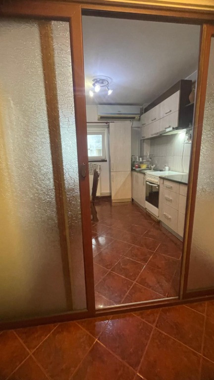 Inchiriere 4 Camere decomandat