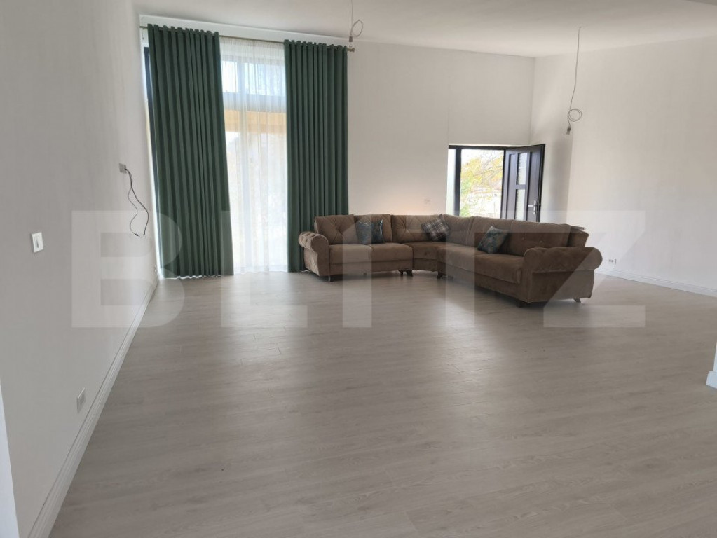 Casa+ teren 4000mp, zona Horodnic de Sus, Radauti