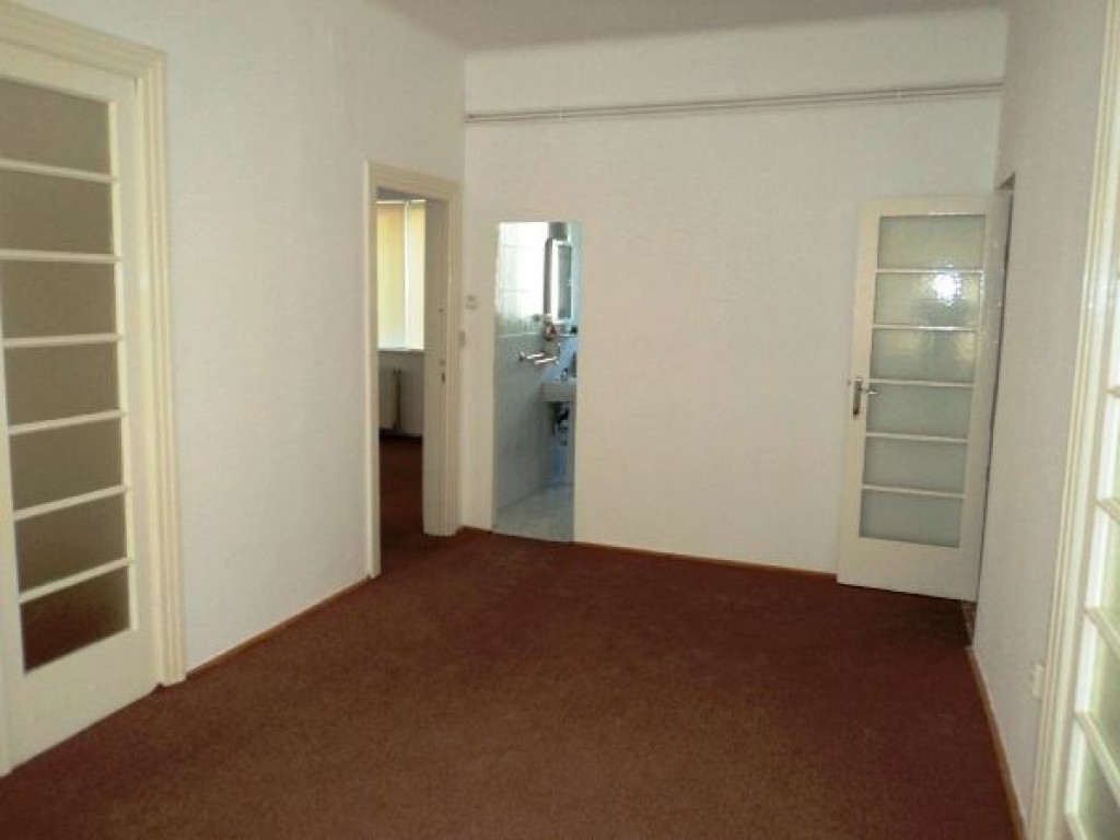 Victoriei , I.G. Duca apartament in Vila ,5 cam etaj 1