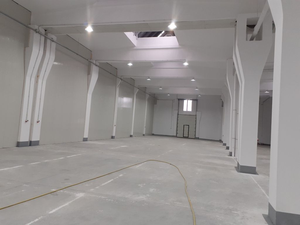 Hala de 700 mp zona Progresul