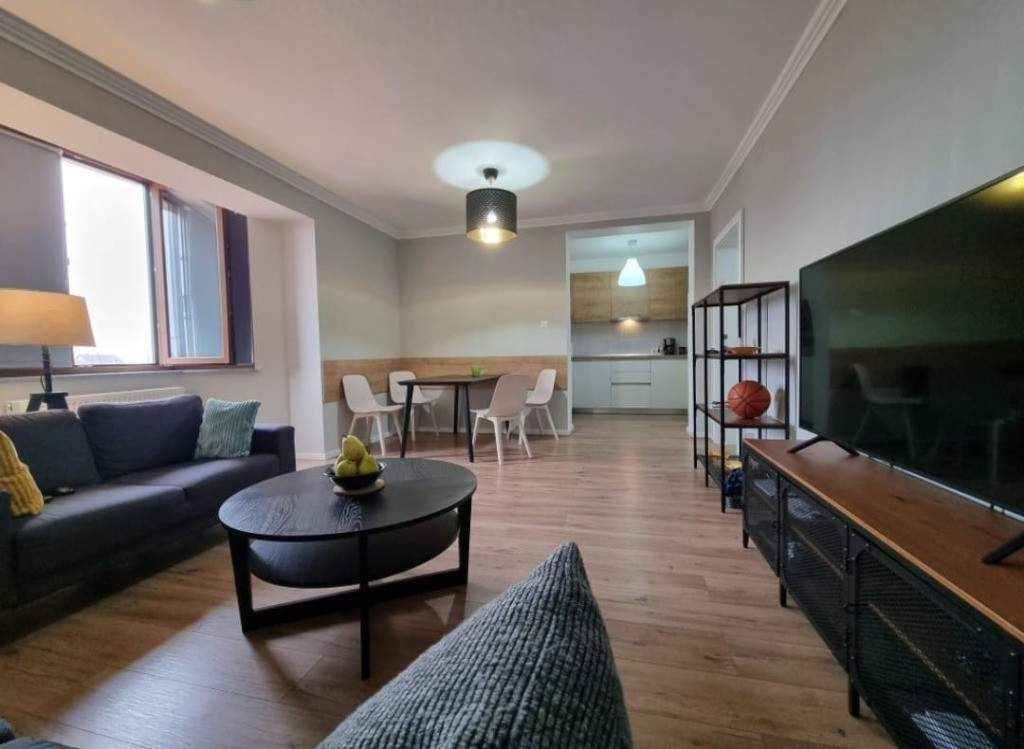 Apartament 3 camere zona Rezidentiala