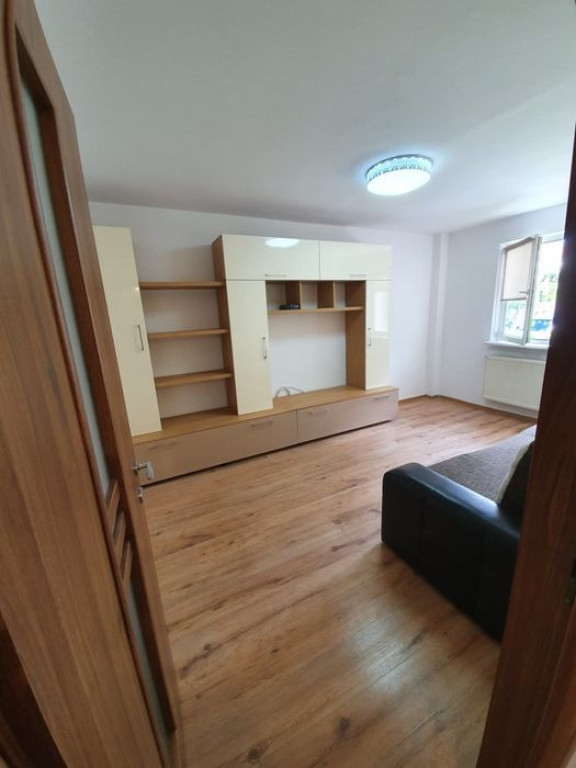 Apartament 2 camere decomandat , etaj 1 , Calea Sagului