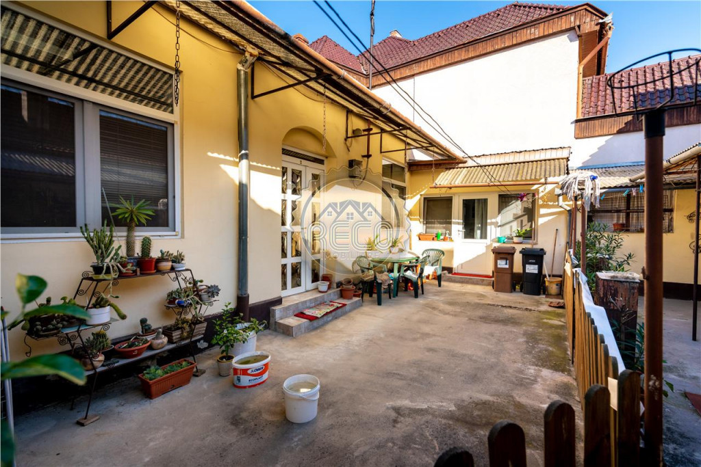 RECO Apartament 2 apartamente la curte comuna,zona Parc IC