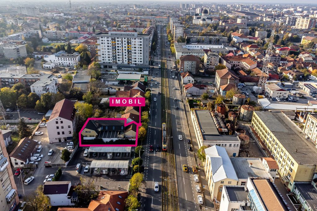 Spațiu generos în centrul Aradului. Ideal pentru birour...