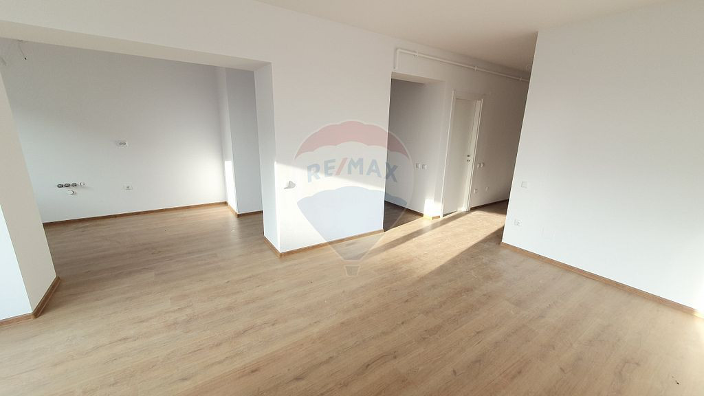 Apartament cu 3 camere, Complex Victoria 100 mp