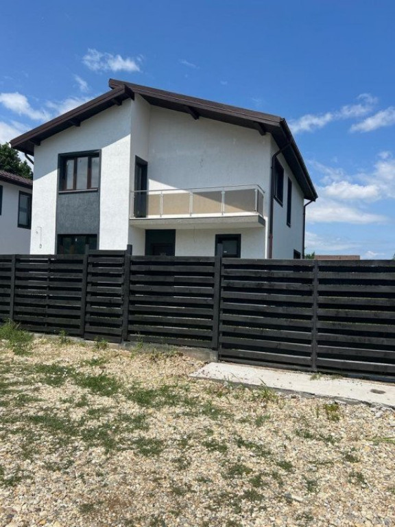 Vila cu 5 camere, 3 bai, 142mp in Ostratu/Corbeanca
