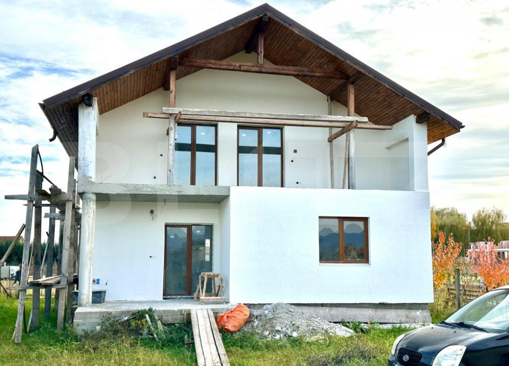 Casa individuala cu 4 camere, 2 terase, 189mp, 2 balcoane