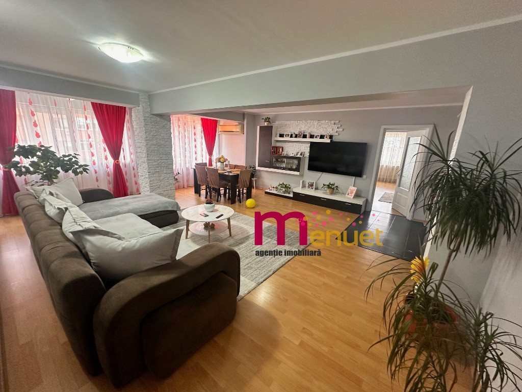 Apartament 3 camere,str.Spitalului