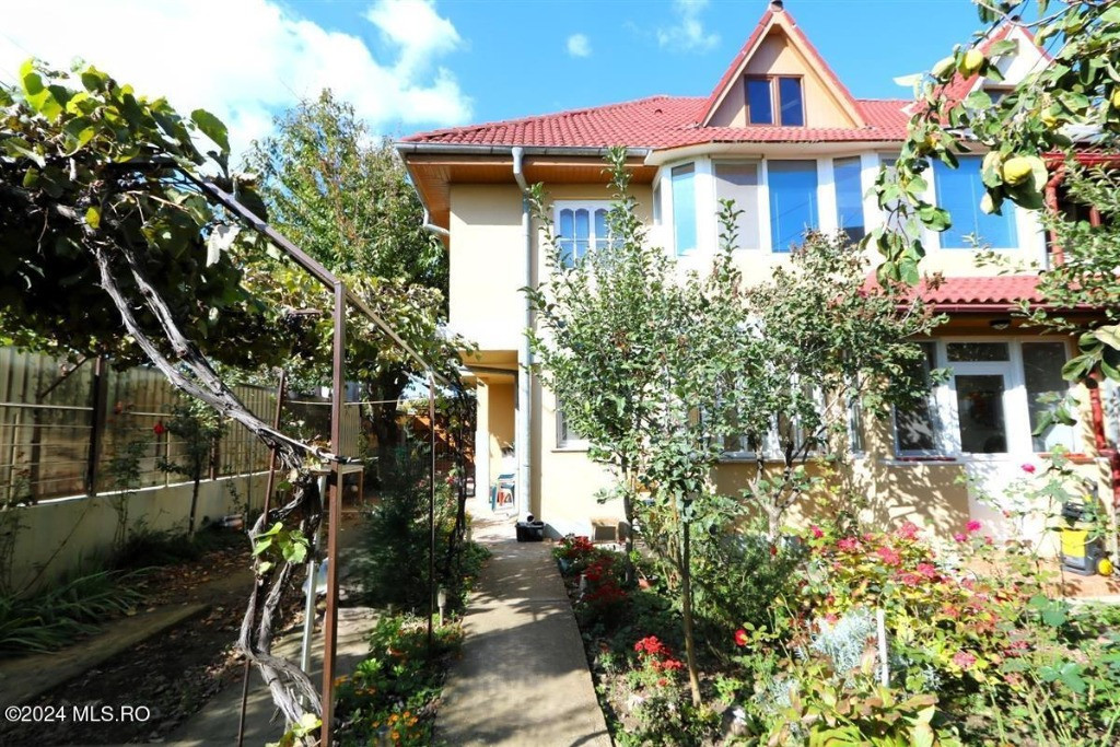 Ovidiu Sud, vila tip duplex P+1E, 140 mp utili, deschidere pe colt!