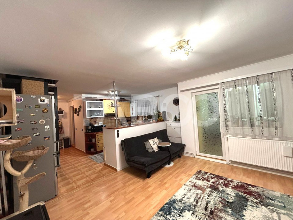 Apartament de vanzare 3 camere 81 mpu 2 bai balcon zona Miha