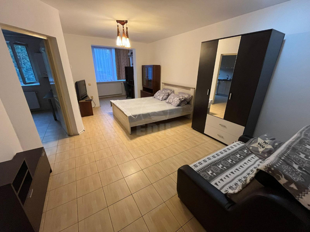 Apartament de 1 camera de inchiriat zona Folorilor!