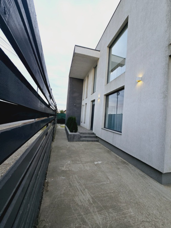 Casa moderna de Vanzare, 4 camere,2 bai- mobilata si utilata complet