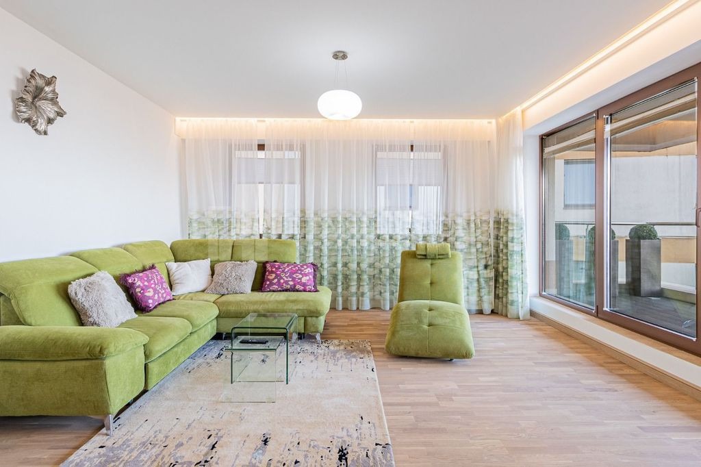 Apartament cochet 3 camere, 2 bai+parcare subterana, Drum...