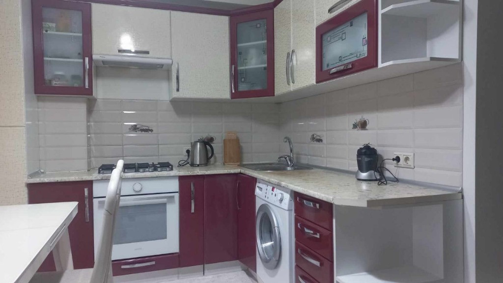 Inchiriez Apartament 1 camera Intre Lacuri