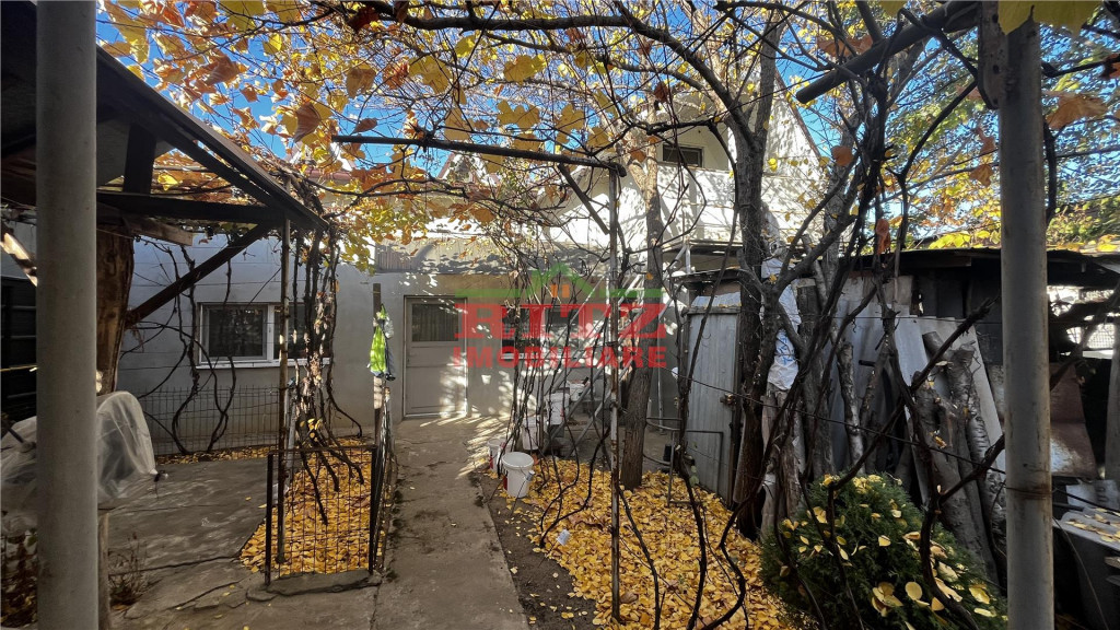 Casa P M ,teren 539 mp zona Clocociov!