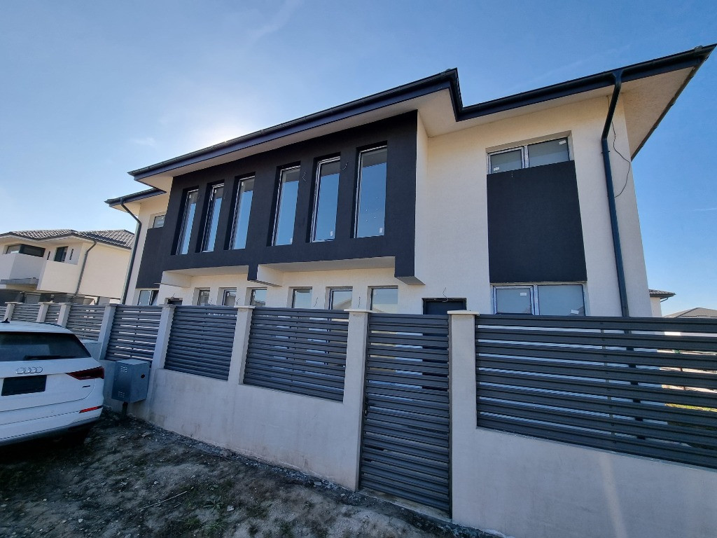Casa duplex, 4 camere, 2 bai, teren 220 mp