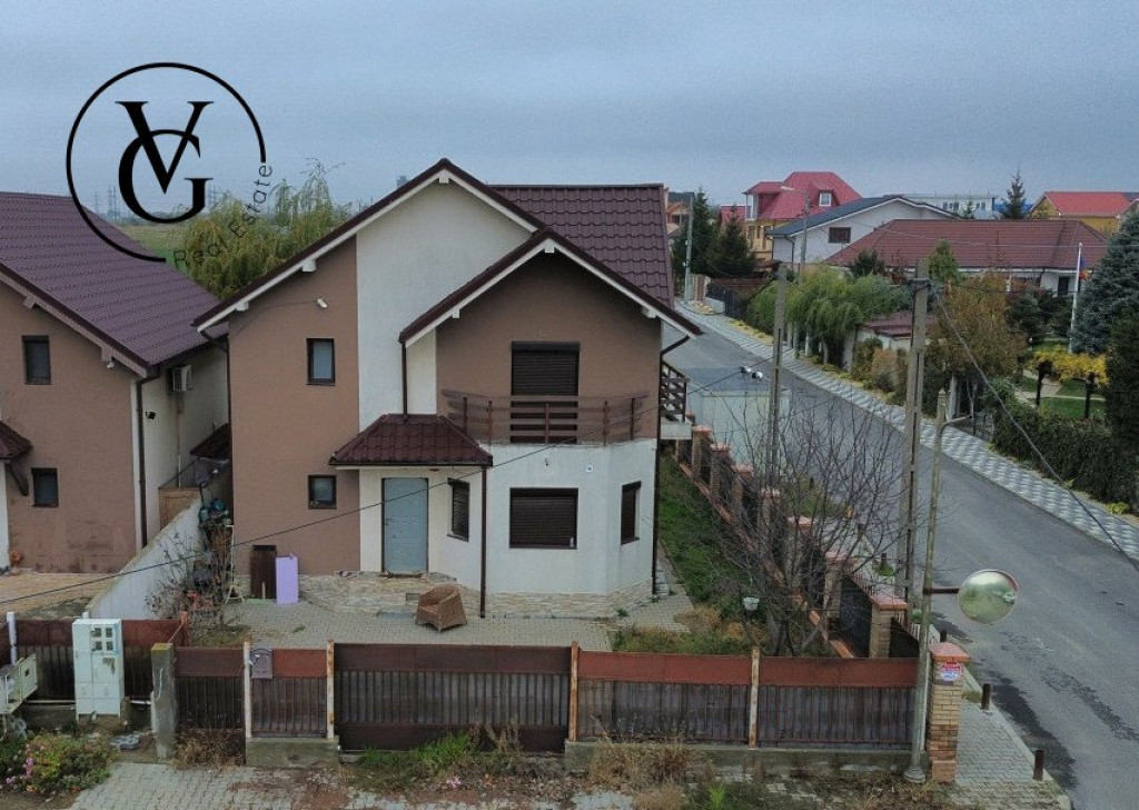 Vila cu etaj si mansarda in Navodari