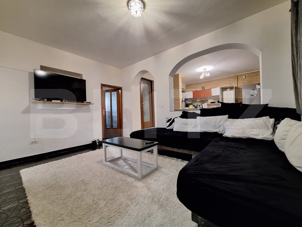 Individuala, cu spatii comerciale, gradina, vad excelent, Sa