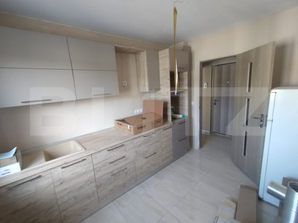 Apartament 3 camere,2 bai,balcon,60mp,semidecomandat,renovat