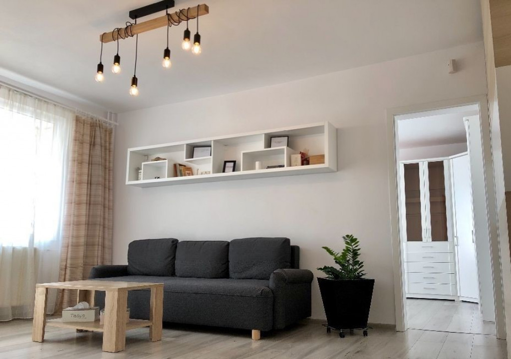 Garsoniera zona Timpuri Noi