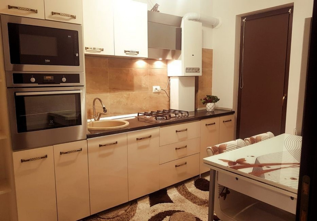 Garsoniera Piata Universitatii si Piata Romana