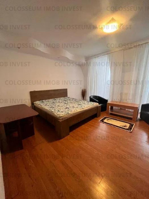 Apartament 3 camere, decomandat - zona Centrul Istoric.