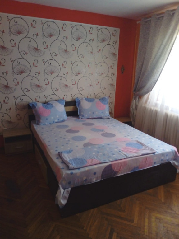 APartament 3 camere situat in zona CASA DE CULTURA - JERRY P