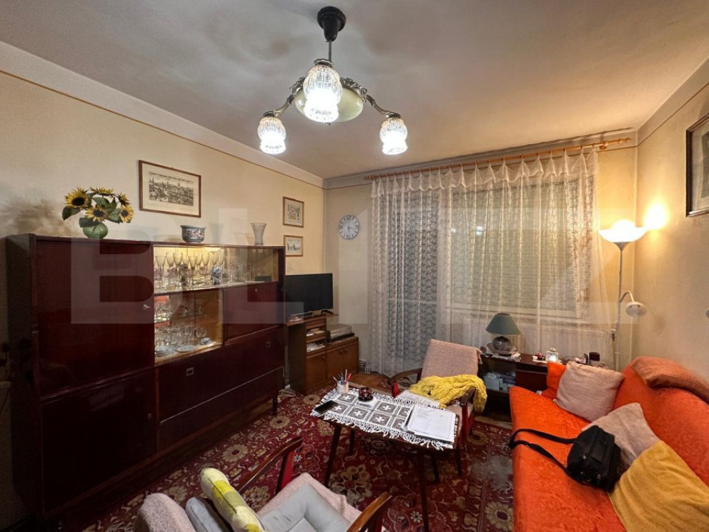 Apartament 3 camere, ultracentral, etaj intermediar, central