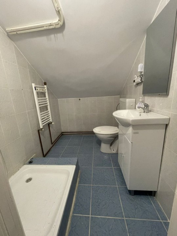 Casa cu 4 camere - 2 bai