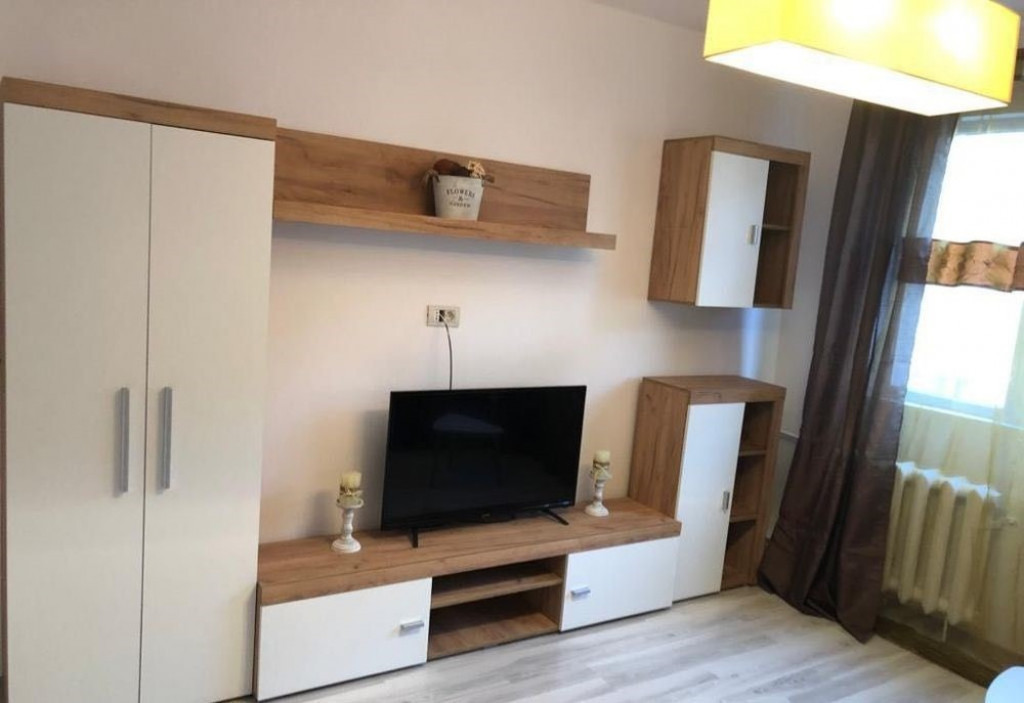 Garsoniera zona Coletina