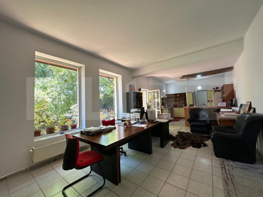 Vilă spațioasă de 213 mp cu curte de 500 mp de închiriat