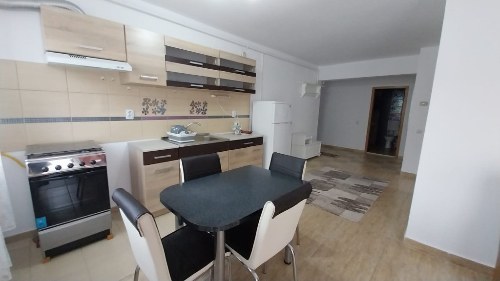 Apartament 3 camere, et.2/4, parcare cu bariera Floresti