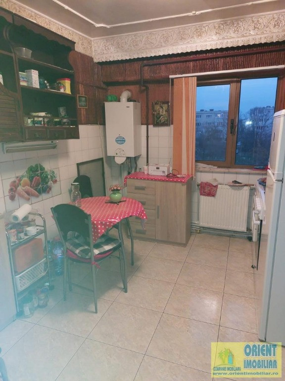 Faleza Nord, Unirii, 3 camere, decomandat, gaze