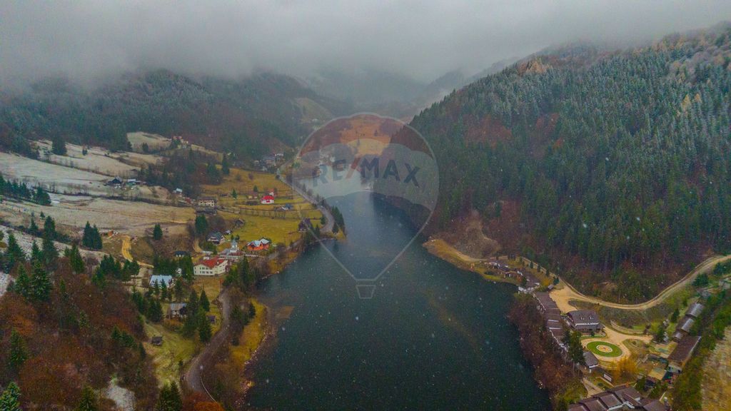 Casă de vânzare în Saticu de Sus, lângă râu, ideal?...