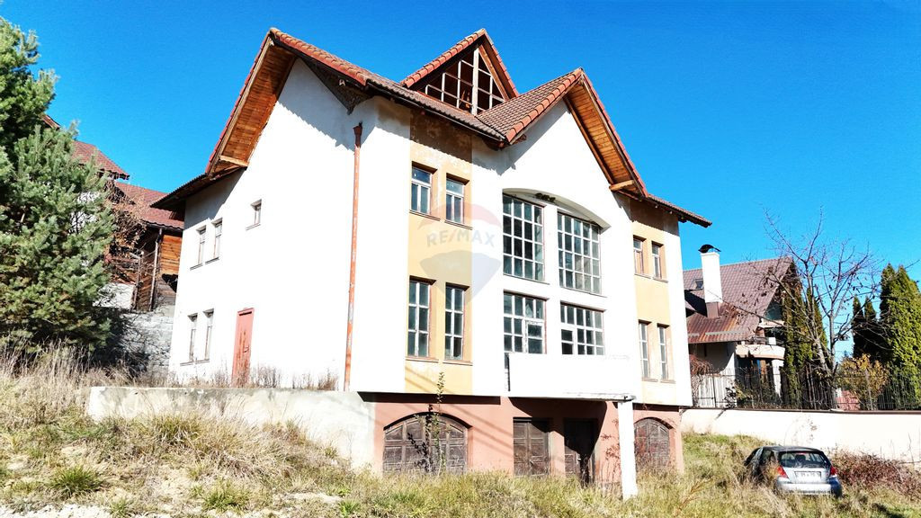 Comision 0% | Casă / Vilă la roșu | Vedere la Munții ...