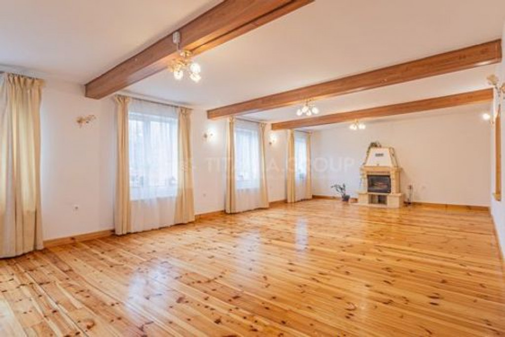 Vila in Poiana Brasov cu teren generos 1600mp, 2 corpuri,...