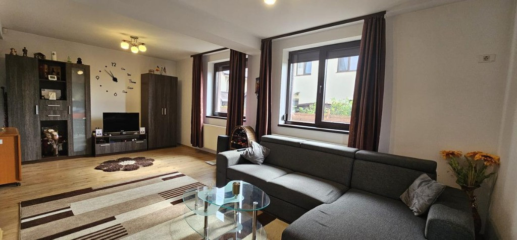 Casa individuala: 4 camere, 2 bai - teren 250m (semi mobilata)